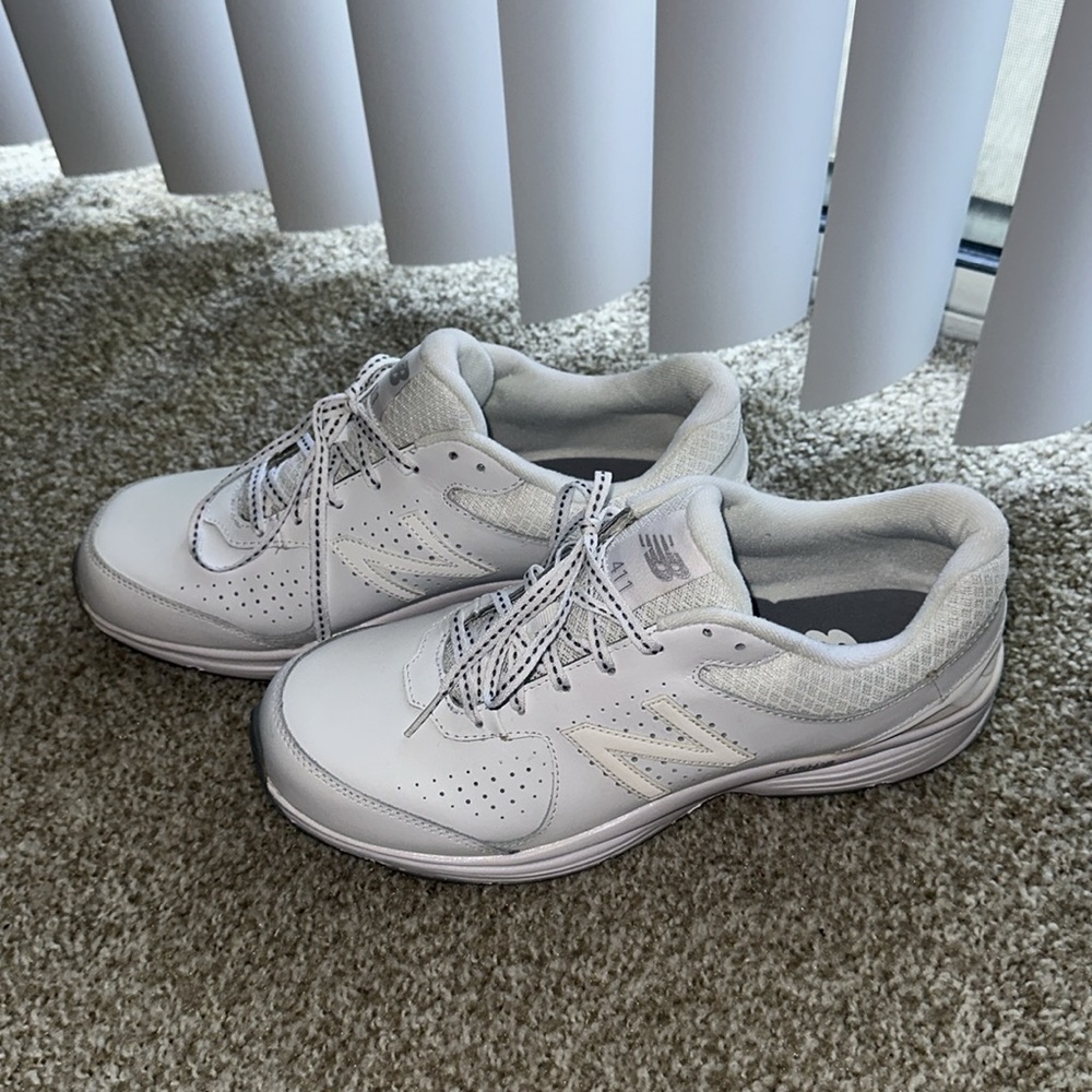 Women’s New Balance 411